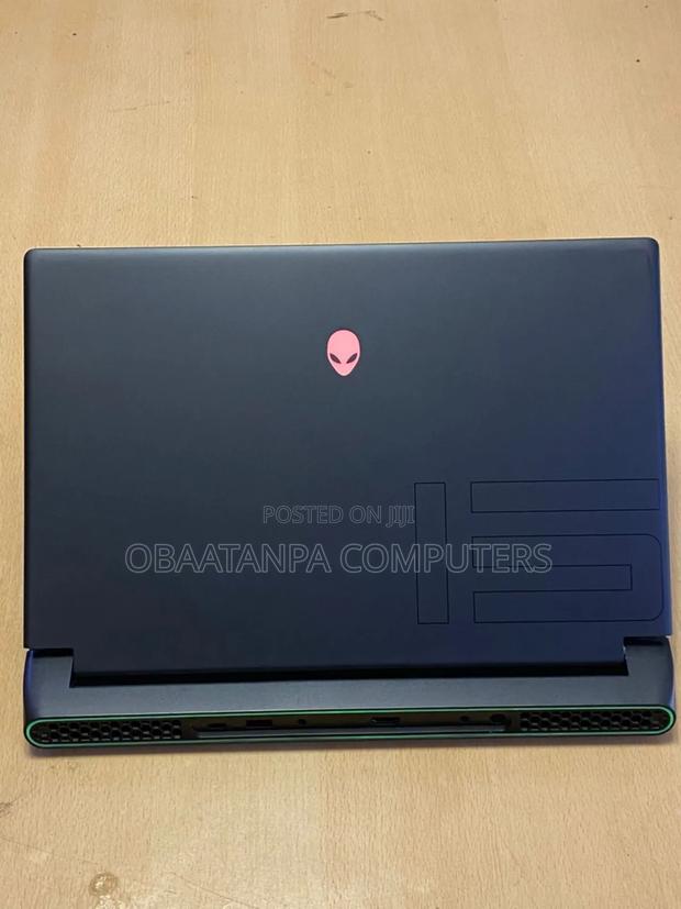 Laptop Dell Alienware M15 R7 16GB Intel Core I9 SSD 1T · Photo 3