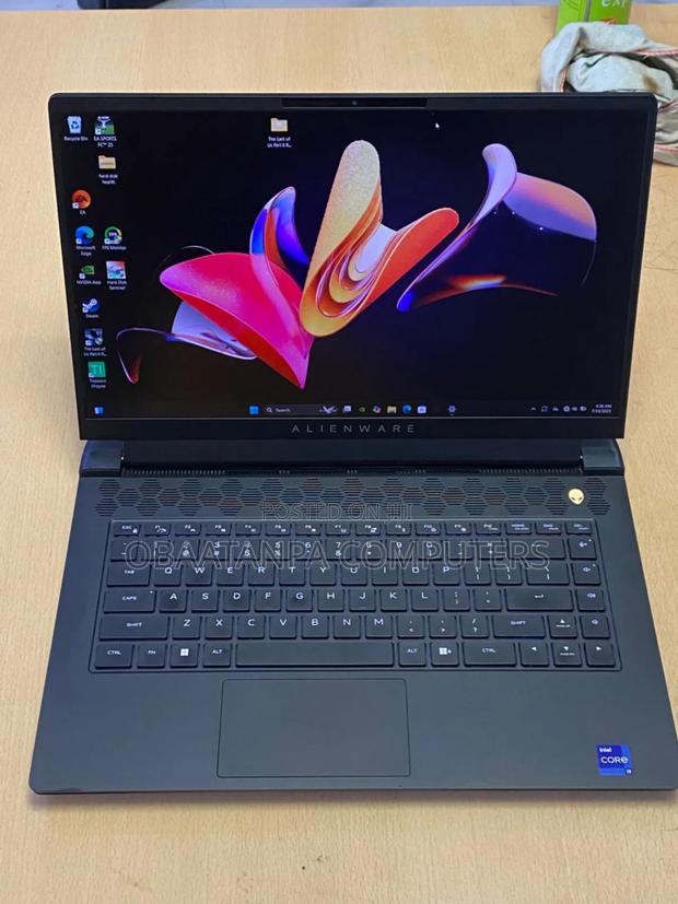 Laptop Dell Alienware M15 R7 16GB Intel Core I9 SSD 1T · Photo 4