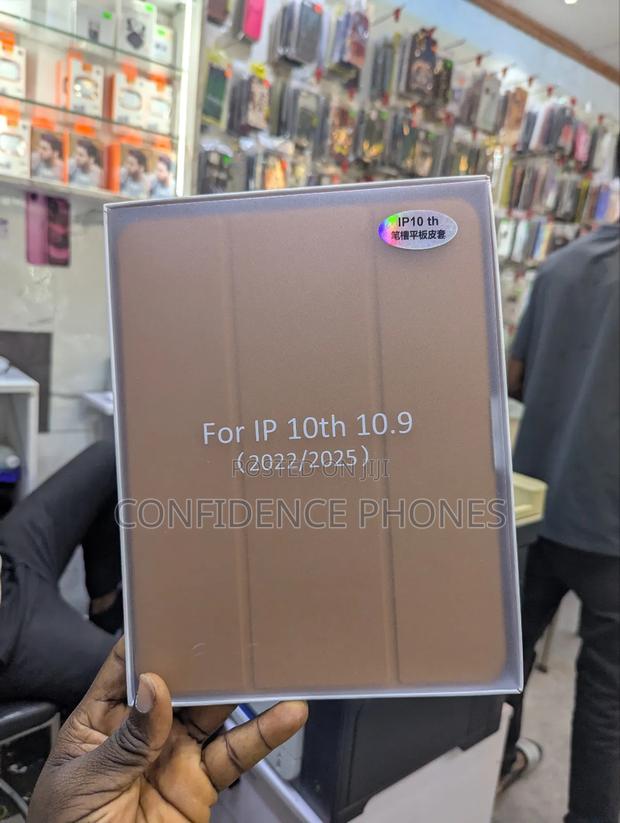 iPad 10th Generation Silicone Case · Photo 1