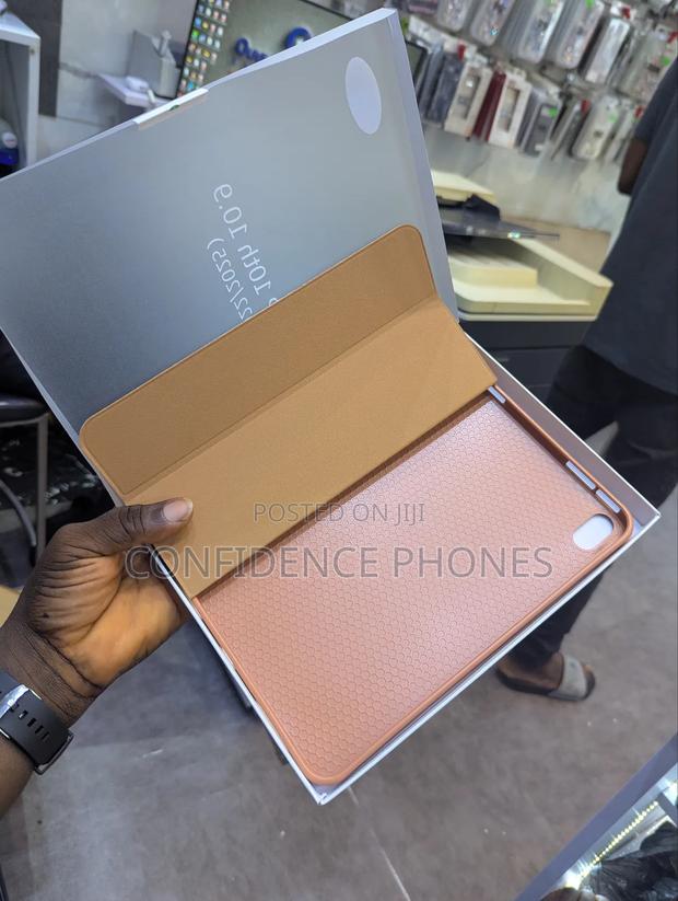 iPad 10th Generation Silicone Case · Photo 3