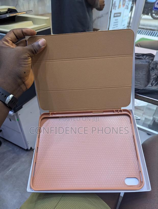 iPad 10th Generation Silicone Case · Photo 4