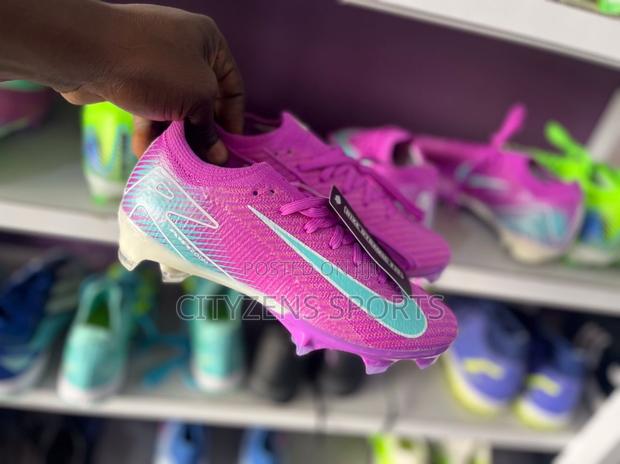 Kids Football Shoes · Photo 2