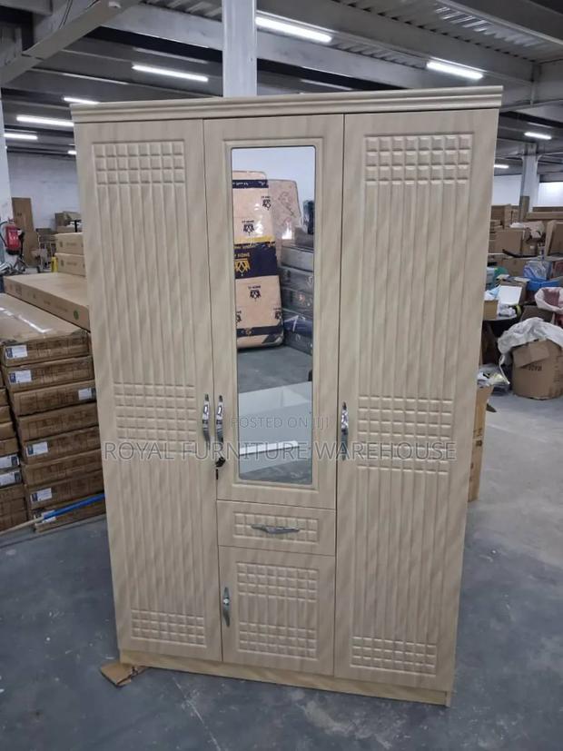 3door Wooden Wardrobe · Photo 1