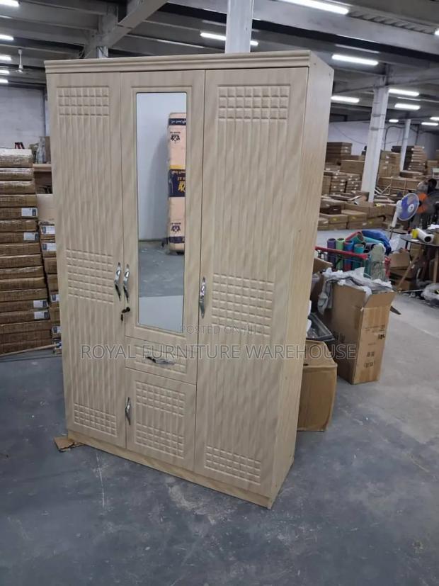 3door Wooden Wardrobe · Photo 2