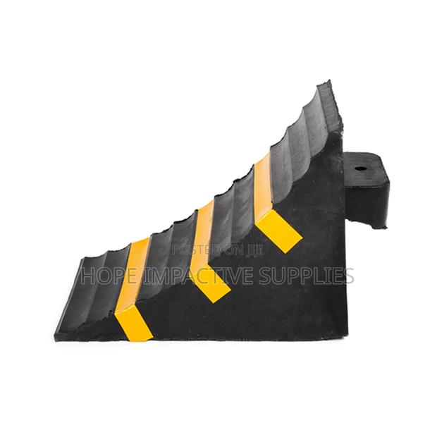 Heavy Duty Wheel Chock - Black. · Photo 3