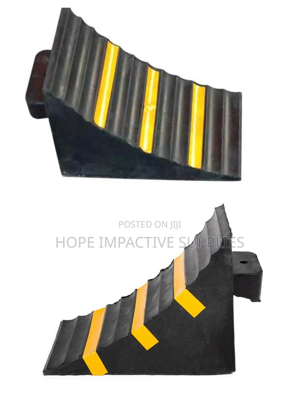 Heavy Duty Wheel Chock - Black. · Photo 2