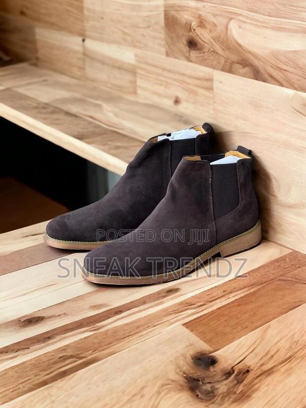 Desert Chelsea Boots Black and Brown · Photo 2