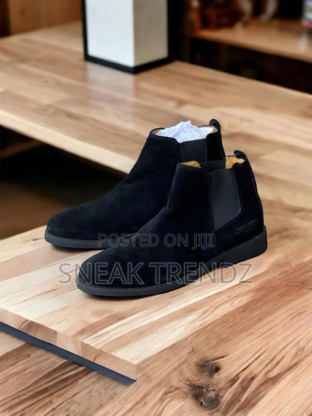 Desert Chelsea Boots Black and Brown · Photo 1