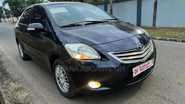 Toyota Yaris 2011 Black · Photo 1