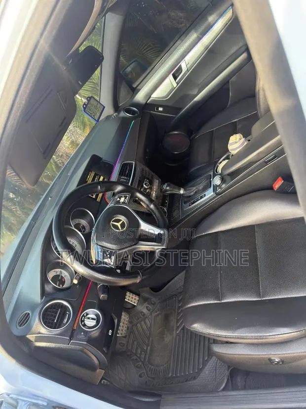 Mercedes-Benz C250 2014 Pearl · Photo 1