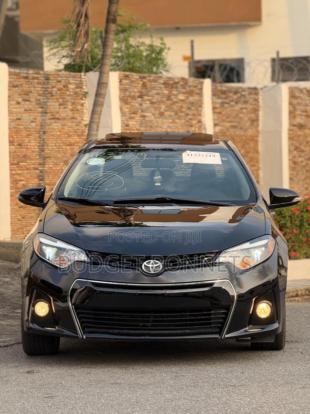 Toyota Corolla S w/Special Edition Pkg (1.8L 4cyl CVT) 2016 Black · Photo 3