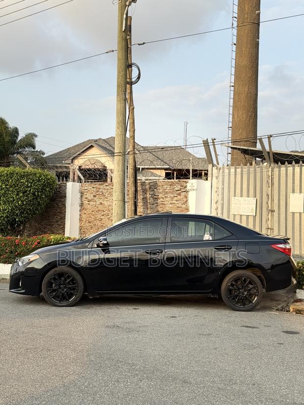 Toyota Corolla S w/Special Edition Pkg (1.8L 4cyl CVT) 2016 Black · Photo 4