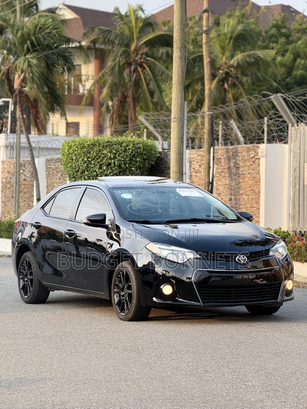 Toyota Corolla S w/Special Edition Pkg (1.8L 4cyl CVT) 2016 Black · Photo 2