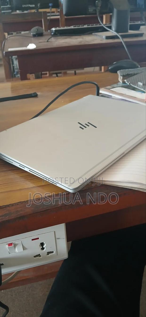 Laptop HP EliteBook 1030 8GB Intel Core I5 SSD 256GB · Photo 2