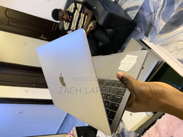 Laptop Apple MacBook 2018 8GB Intel Core I5 SSD 512GB · Photo 3