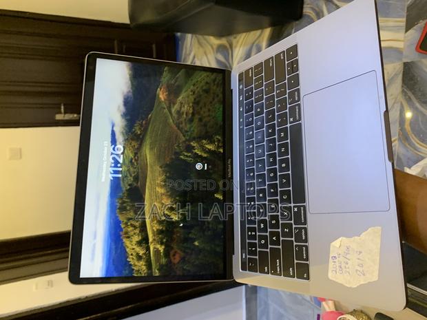 Laptop Apple MacBook 2018 8GB Intel Core I5 SSD 512GB · Photo 1
