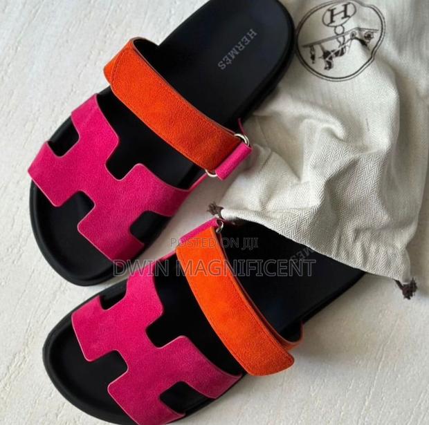 Hermès Grey H Slide Sandals – Effortless Luxury · Photo 4