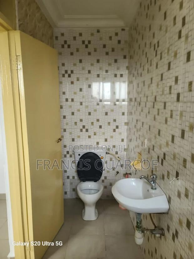 2bdrm Apartment in Francis Quarcoe, Ashomang Estate for rent · Photo 4