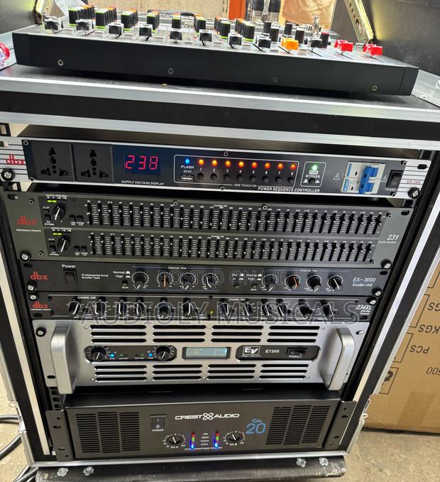Full Rack With Ev Bass and 3- Line Arrays · Photo 4