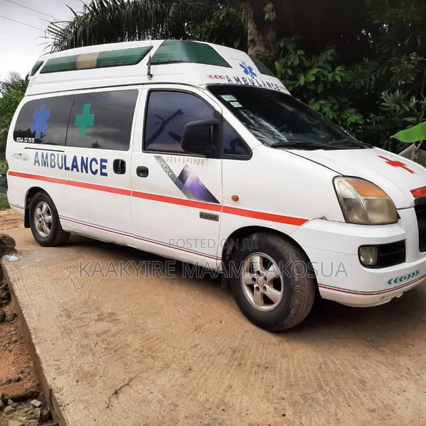 Hyundai H-100 2004 White · Photo 1