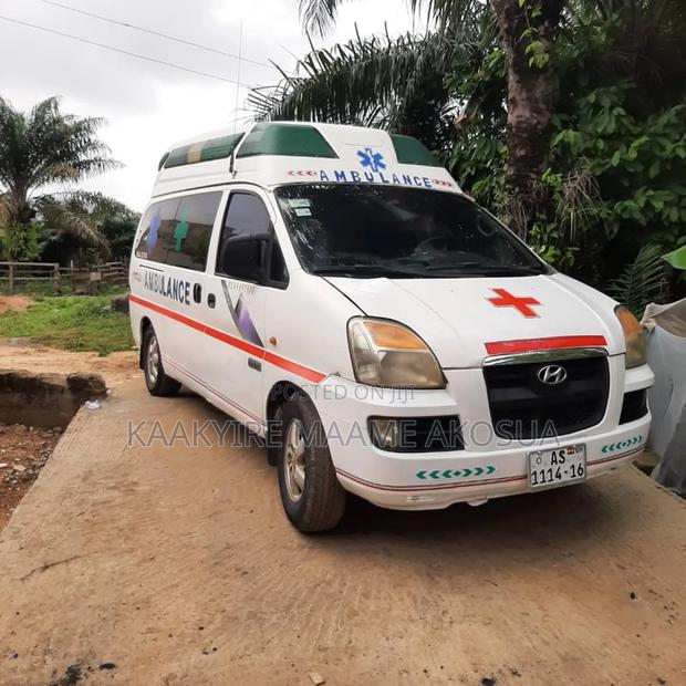 Hyundai H-100 2004 White · Photo 2