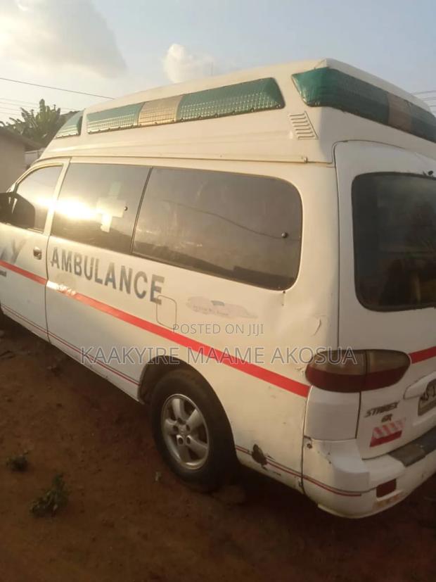 Hyundai H-100 2004 White · Photo 3
