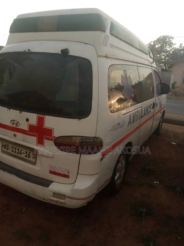 Hyundai H-100 2004 White · Photo 6