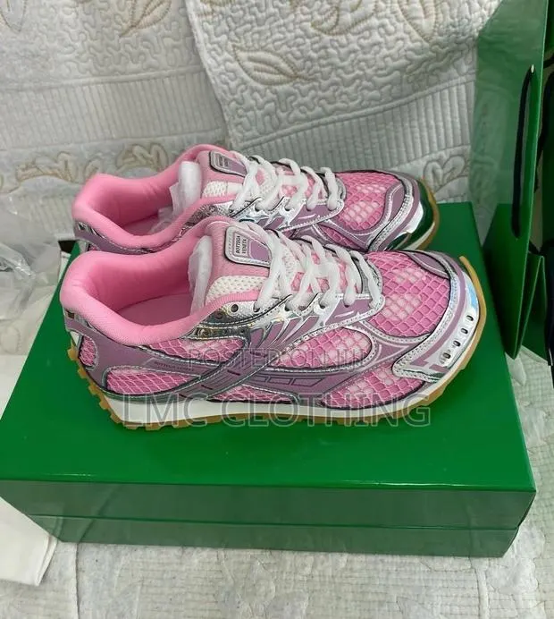 High Quality Bottega Veneta Sneakers · Photo 1