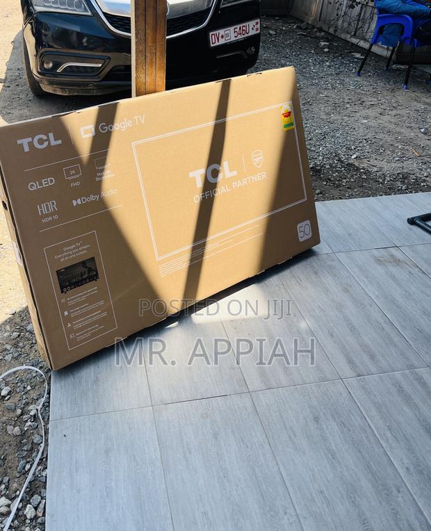 Elegant Black TCL 50 Inch HDR Smart Television · Photo 2