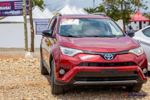 Toyota RAV4 2016 Red · Photo 1
