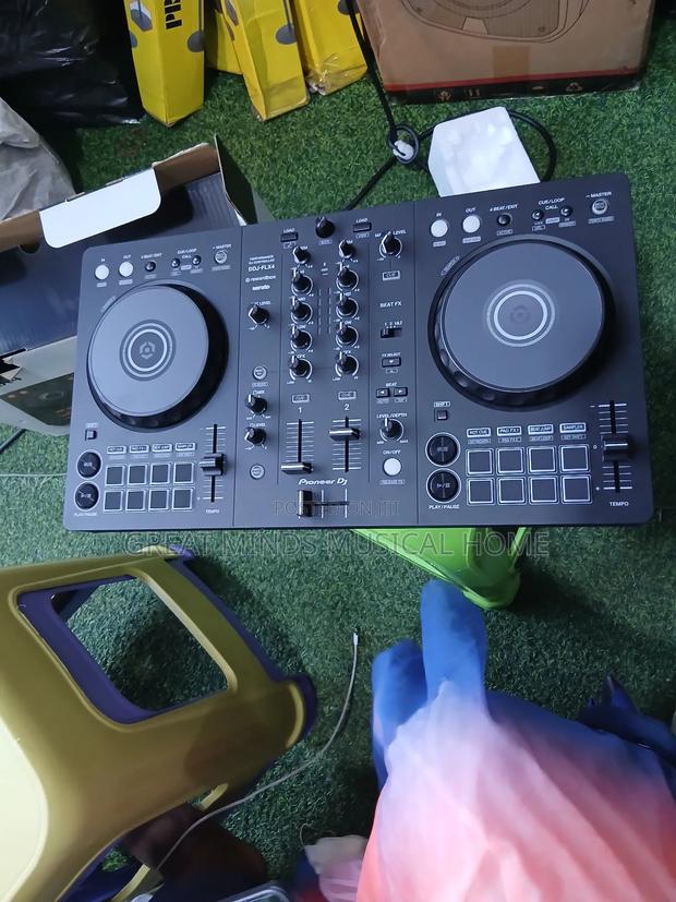 Pioneer Dj Controller FLX 4 · Photo 1