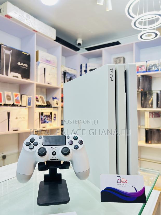 10 Games on Limited White Edition Ps4 Pro · Photo 5