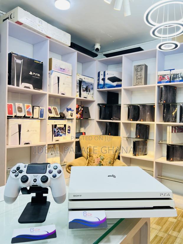 10 Games on Limited White Edition Ps4 Pro · Photo 2