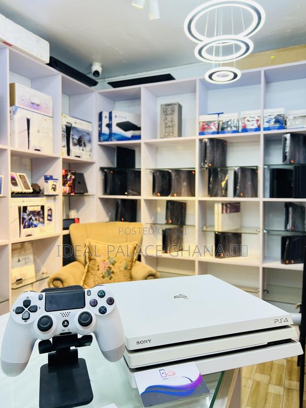 10 Games on Limited White Edition Ps4 Pro · Photo 6