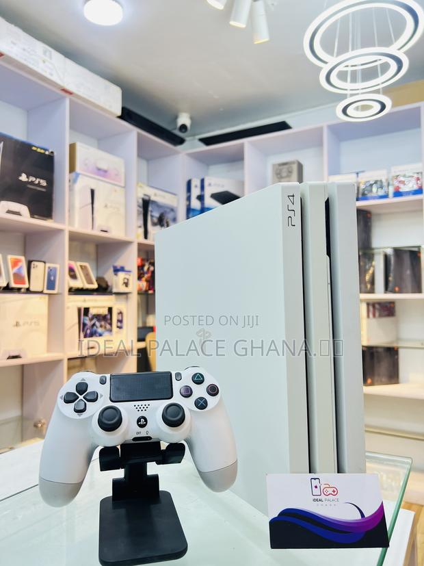10 Games on Limited White Edition Ps4 Pro · Photo 1