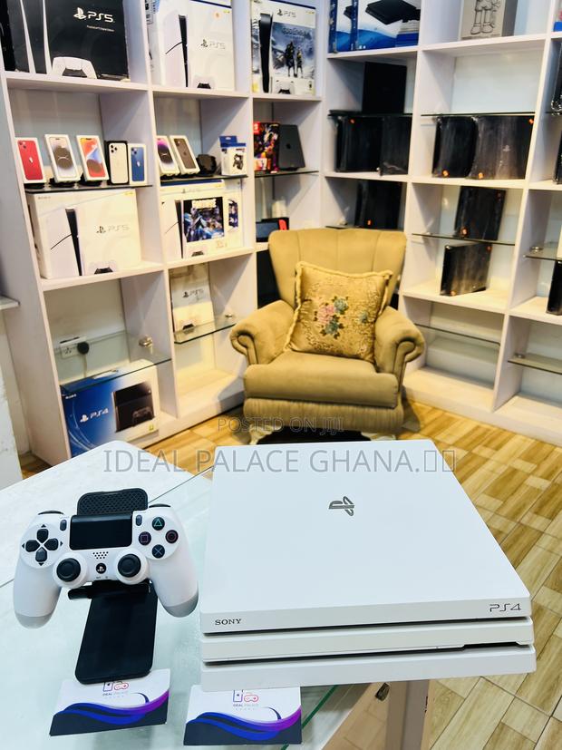 10 Games on Limited White Edition Ps4 Pro · Photo 4
