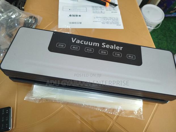 Vacuum Sealer + 100 Bags · Photo 1
