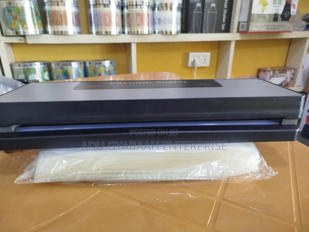 Vacuum Sealer + 100 Bags · Photo 2