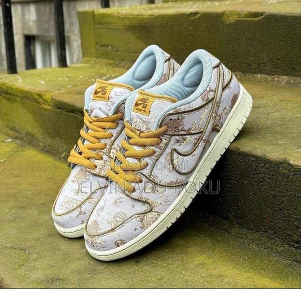 Nike Sb Dunk Sneakers In Different Colors, Swipe >>>> · Photo 5