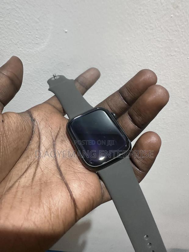 Apple Watch Series 7 · Photo 3