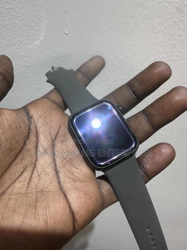 Apple Watch Series 7 · Photo 1