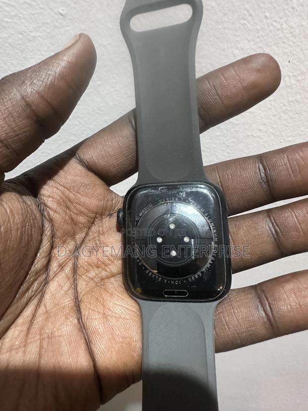 Apple Watch Series 7 · Photo 2