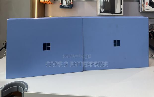 New Microsoft Surface Pro 11th Edition, a Copilot+ PC 16GB SSD 512GB · Photo 2