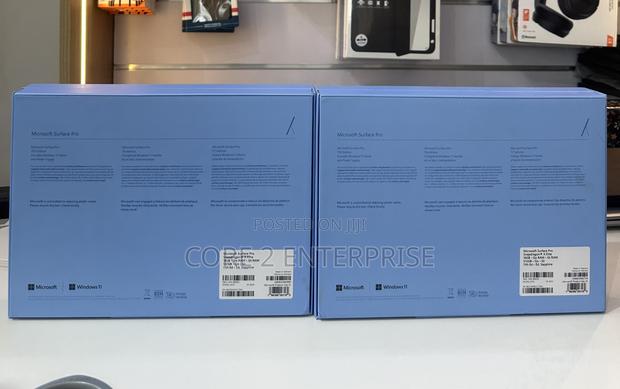 New Microsoft Surface Pro 11th Edition, a Copilot+ PC 16GB SSD 512GB · Photo 3