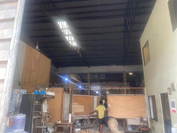 900 SQM Warehouse at Achimota for Rent · Photo 2