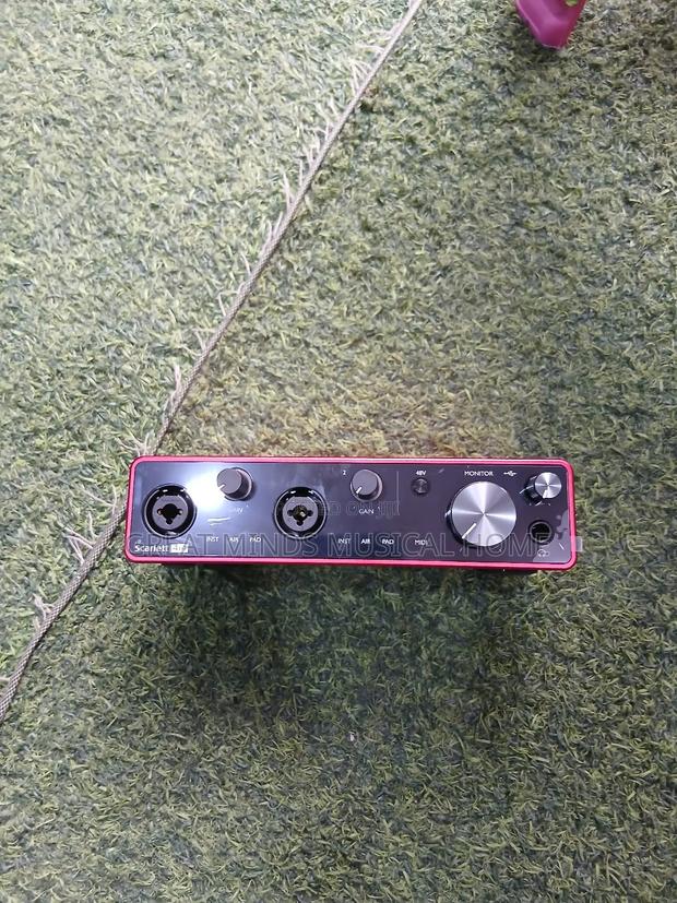 Focusrite Sound Card 4i4 · Photo 3