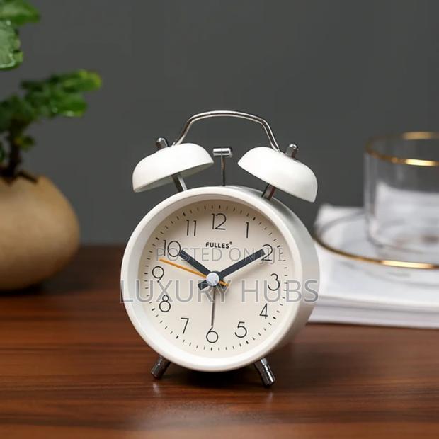 Quartz Digital Metal Alarm Clock · Photo 2