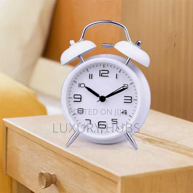 Quartz Digital Metal Alarm Clock · Photo 1