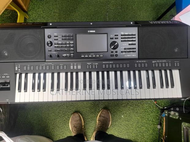 PSR-Sx 720 Yamaha Keyboard · Photo 1