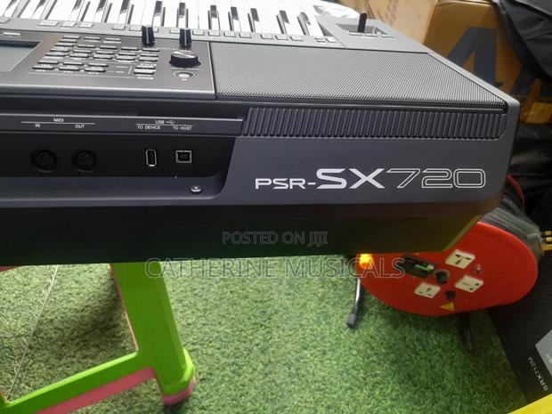 PSR-Sx 720 Yamaha Keyboard · Photo 2
